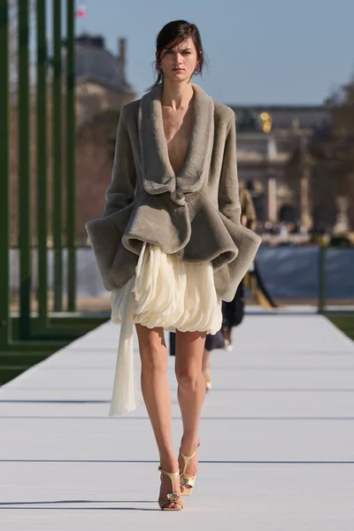 Look 18